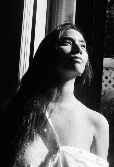 Desiree Flores model sex pic