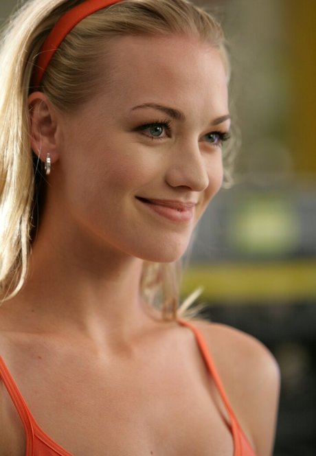 Yvonne Strahovski pretty star picture