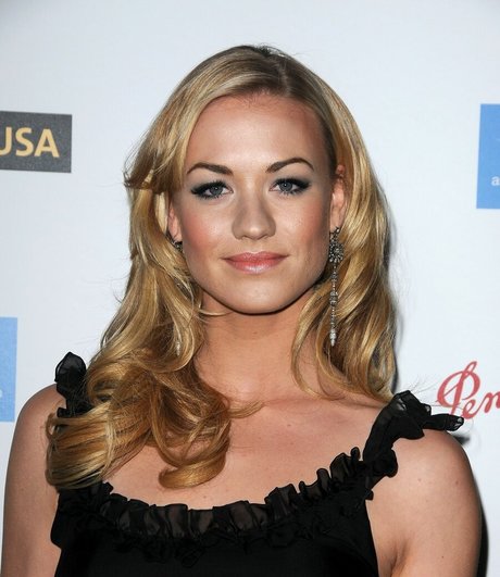 Yvonne Strahovski nudes actress image