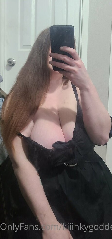 kiiinkygoddess model free photo