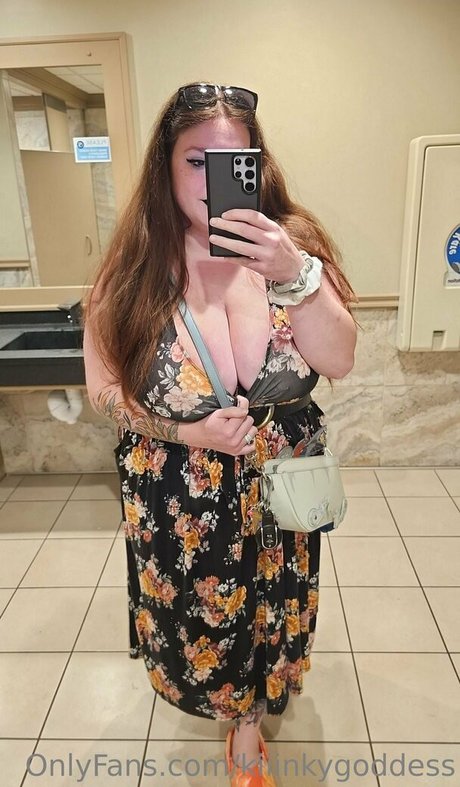 kiiinkygoddess pornographic model pictures