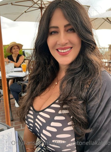 official antonellakahllo art actress photo