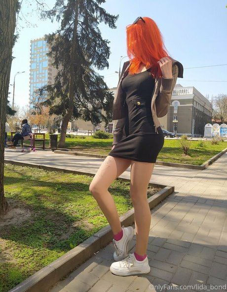 lida bond model art galleries