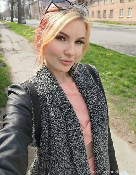 lida bond actress pics