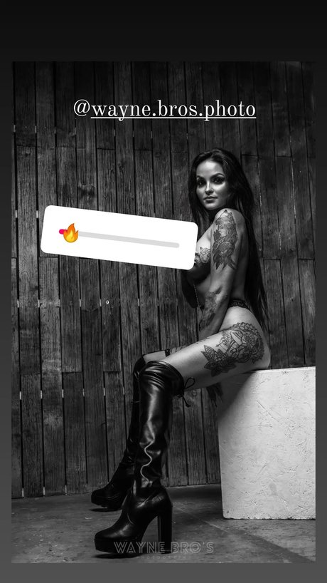 Dzsenifer Vajai pornstar high quality photo