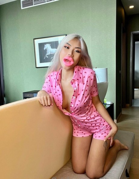 blondasian model xxx picture