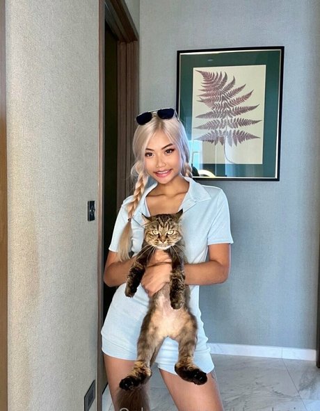 blondasian model naked images