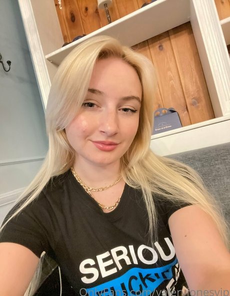 valeryjonesvip erotic star photo