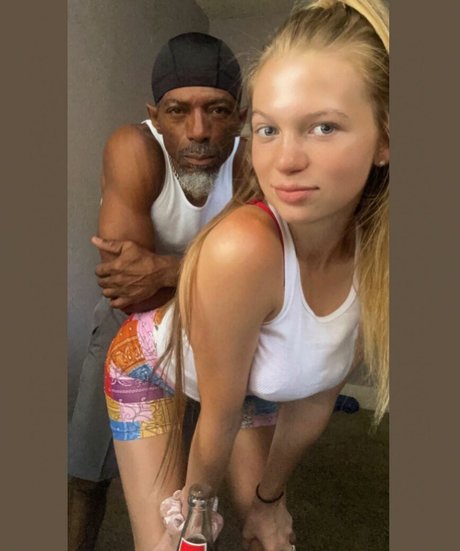 Unc Snowbunny sexy star pics