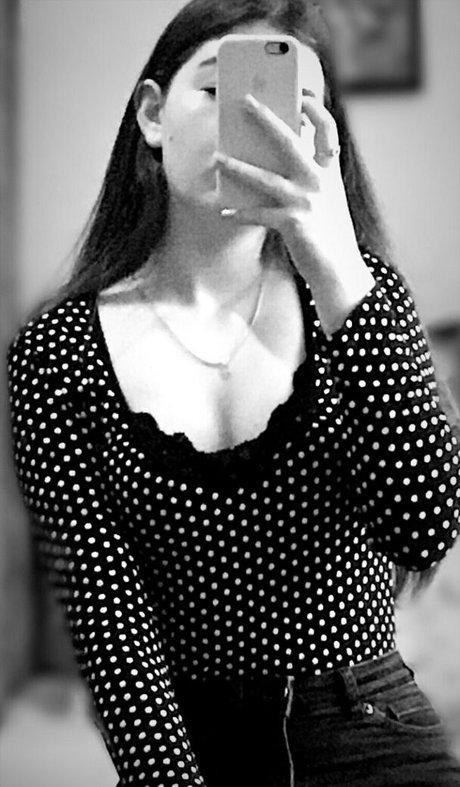 valya_ model top photo