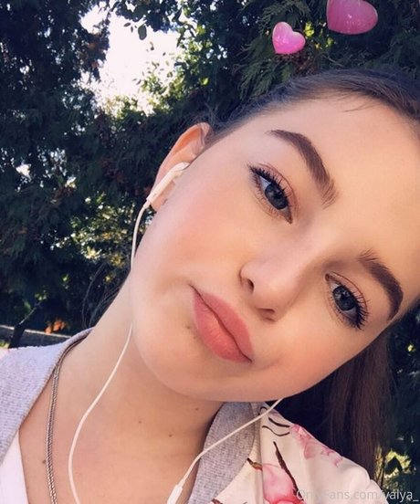 valya_ art model img