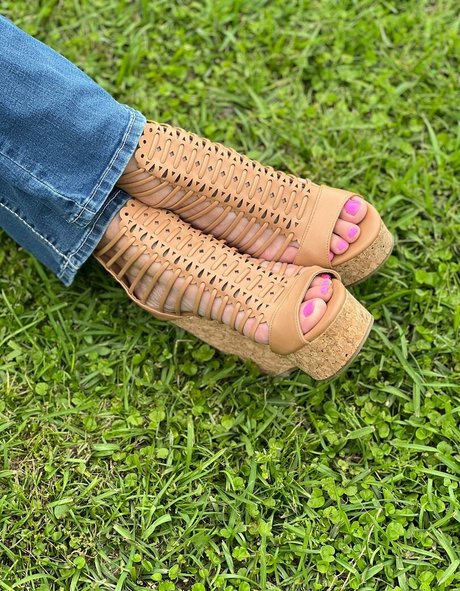 wifeyassandfeet pornstar art pics