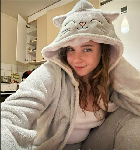 lola redly high quality model photos