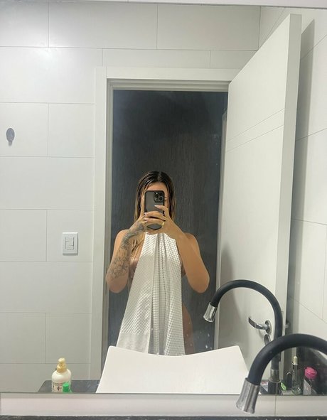 Shakibeach sexy actress image