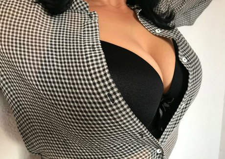 20 years old onlyfans free nude pic