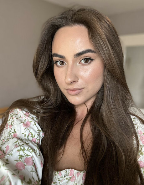 NaughtyCola star free pics