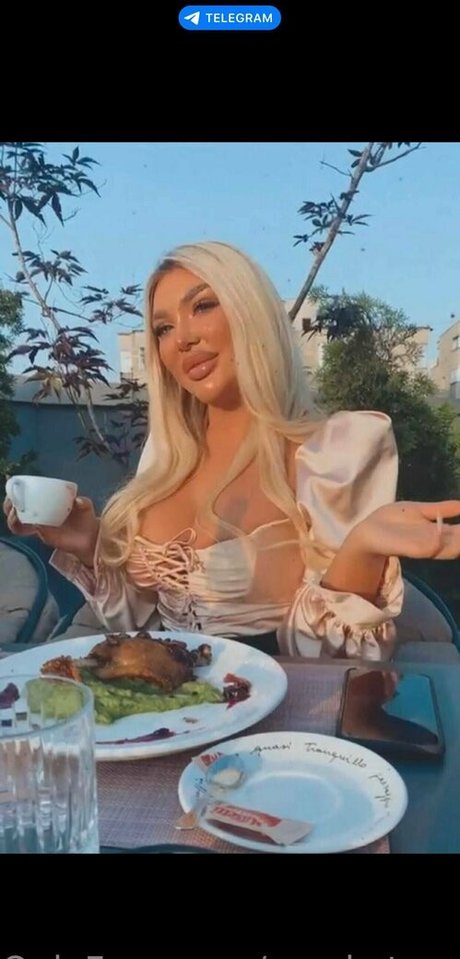 sarahstonnee pornstar beautiful pictures