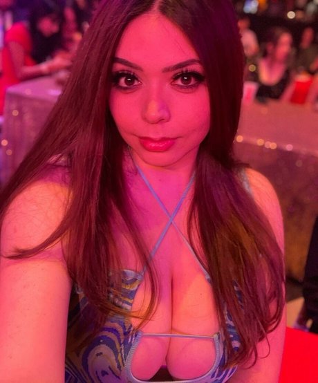 Adept nudes model picture