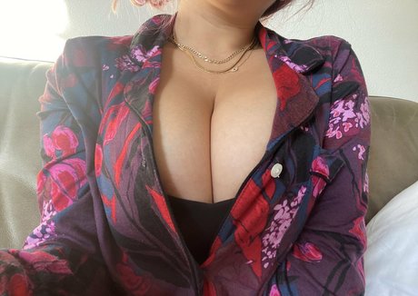 curvy shemale onlyfans hot image