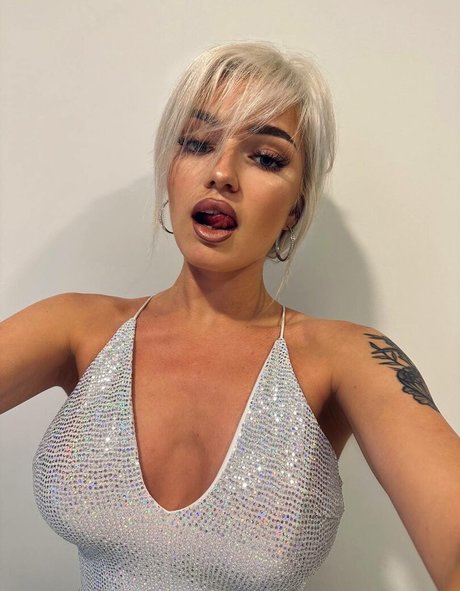 Dance Malyshka pornstar erotic photo