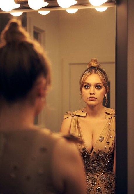 Aimee Lou Wood star nude images