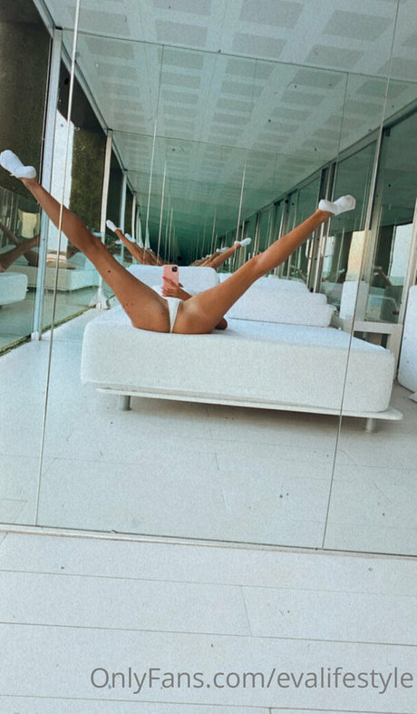 EvaLifeStyle model pornographic pictures