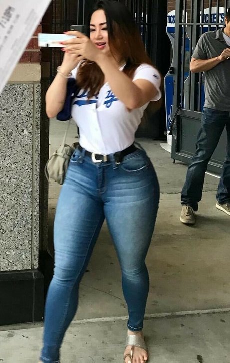 round ass onlyfans pornographic photos