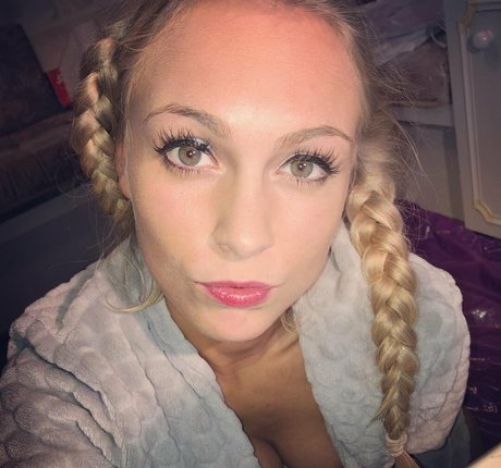 siswet19 star erotic pics