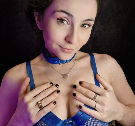 petite onlyfans pretty pictures