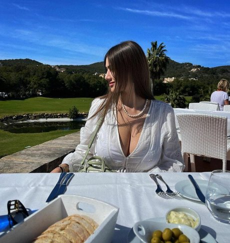 busty mom onlyfans sexy xxx pic