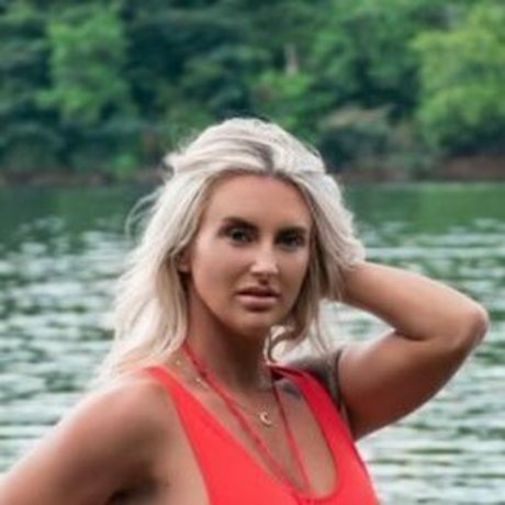 Kitcate beautiful model image