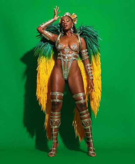 Iza Cantora perfect actress archive