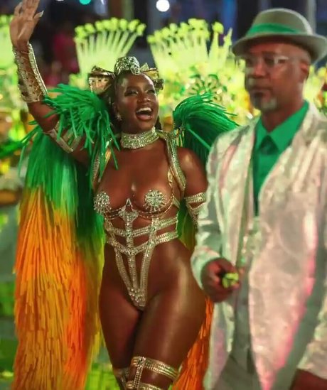 Iza Cantora model adult pic