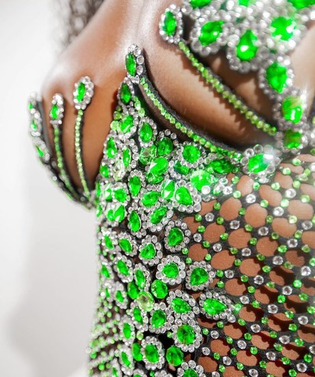 Iza Cantora beautiful model image