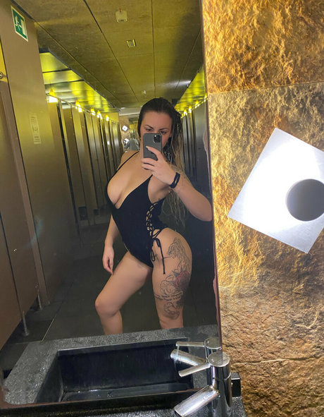 popular trans onlyfans porn pic