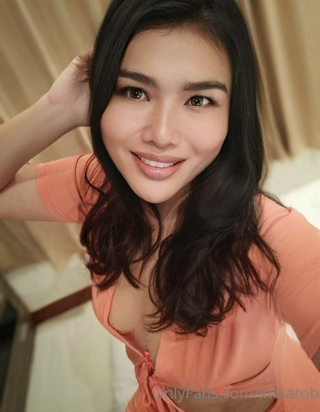 xtinarob nude actress pictures