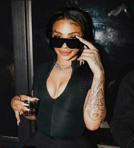 therealvickyy model high quality photos