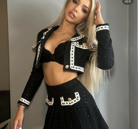 Madison Burns sexy model pics