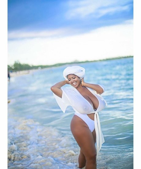 Monique Cooper perfect model pics