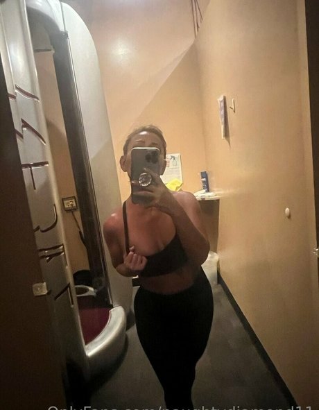 naughtydiamond11 adult model img