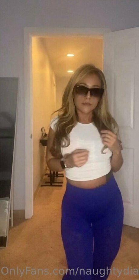 naughtydiamond11 naked pornstar image