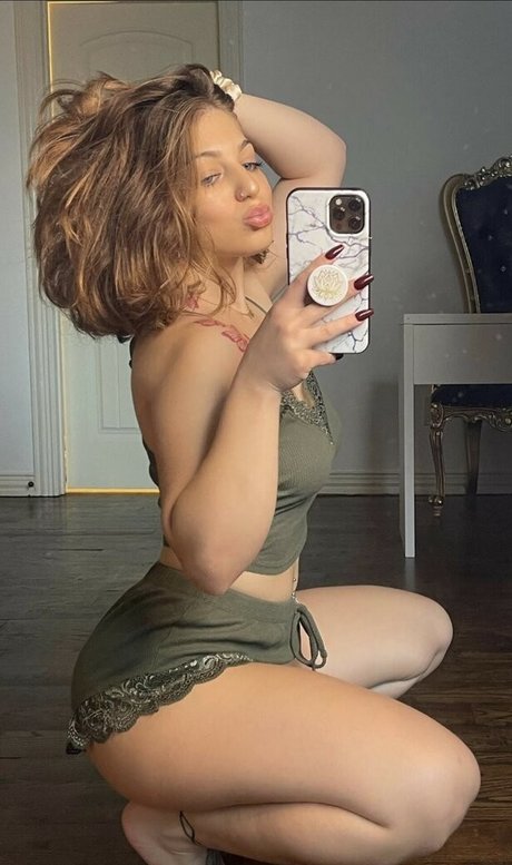 Hashemi Sisters nude star pictures