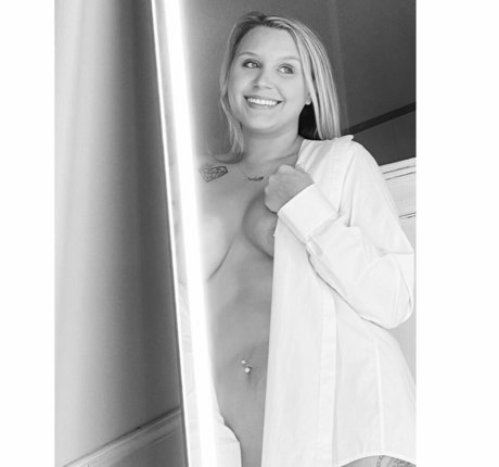 hotblondie95 high quality actress galleries