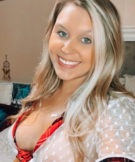 hotblondie95 pornstar nude img