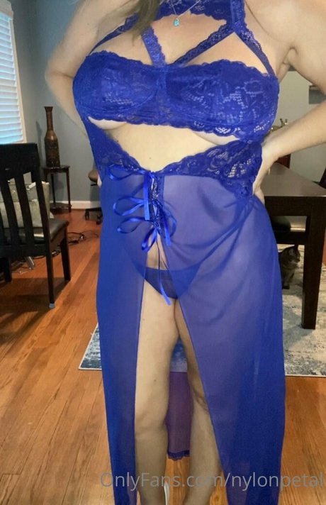 nylonpetal exclusive star picture