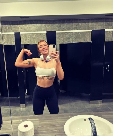 lolcaughtureye porn actress img