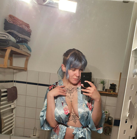 BobacoreCos sex model pic