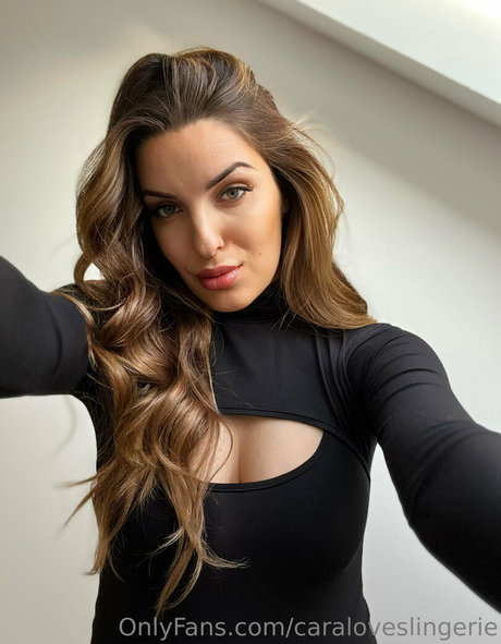CARA Loves Lingerie model top archive
