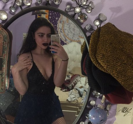 brown eyes kitty onlyfans hot pic