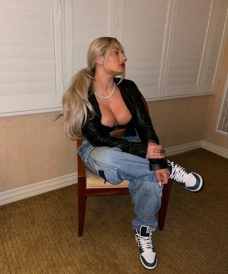 babe onlyfans art naked photo